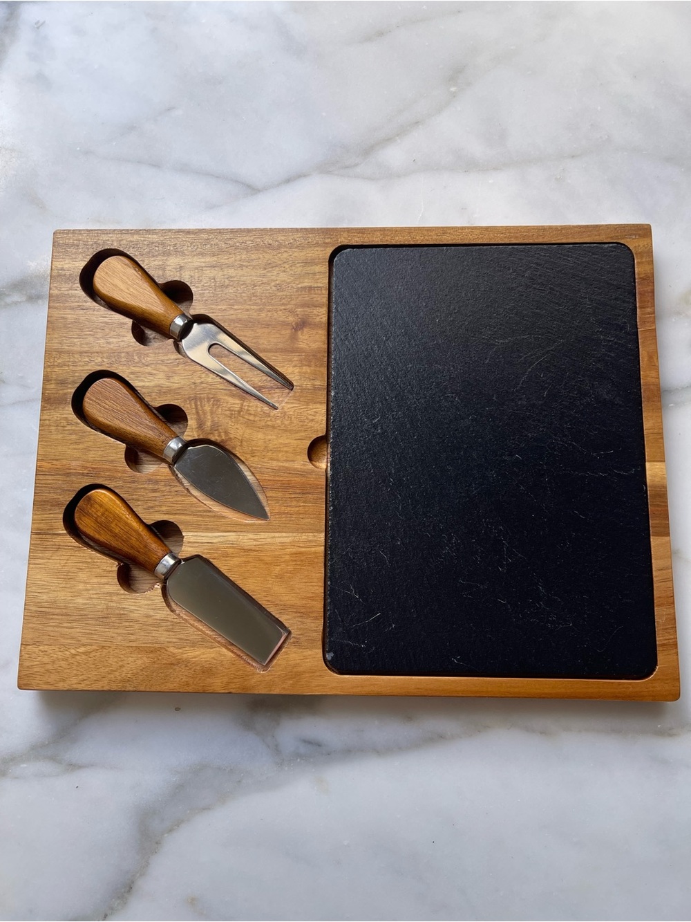 heb kitchen & table Acacia and Slate Cheese Board with 3 Cheese Knives